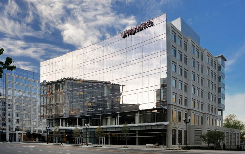 A group of people in the midst of a discussion - Event on Friday march 22, 2024